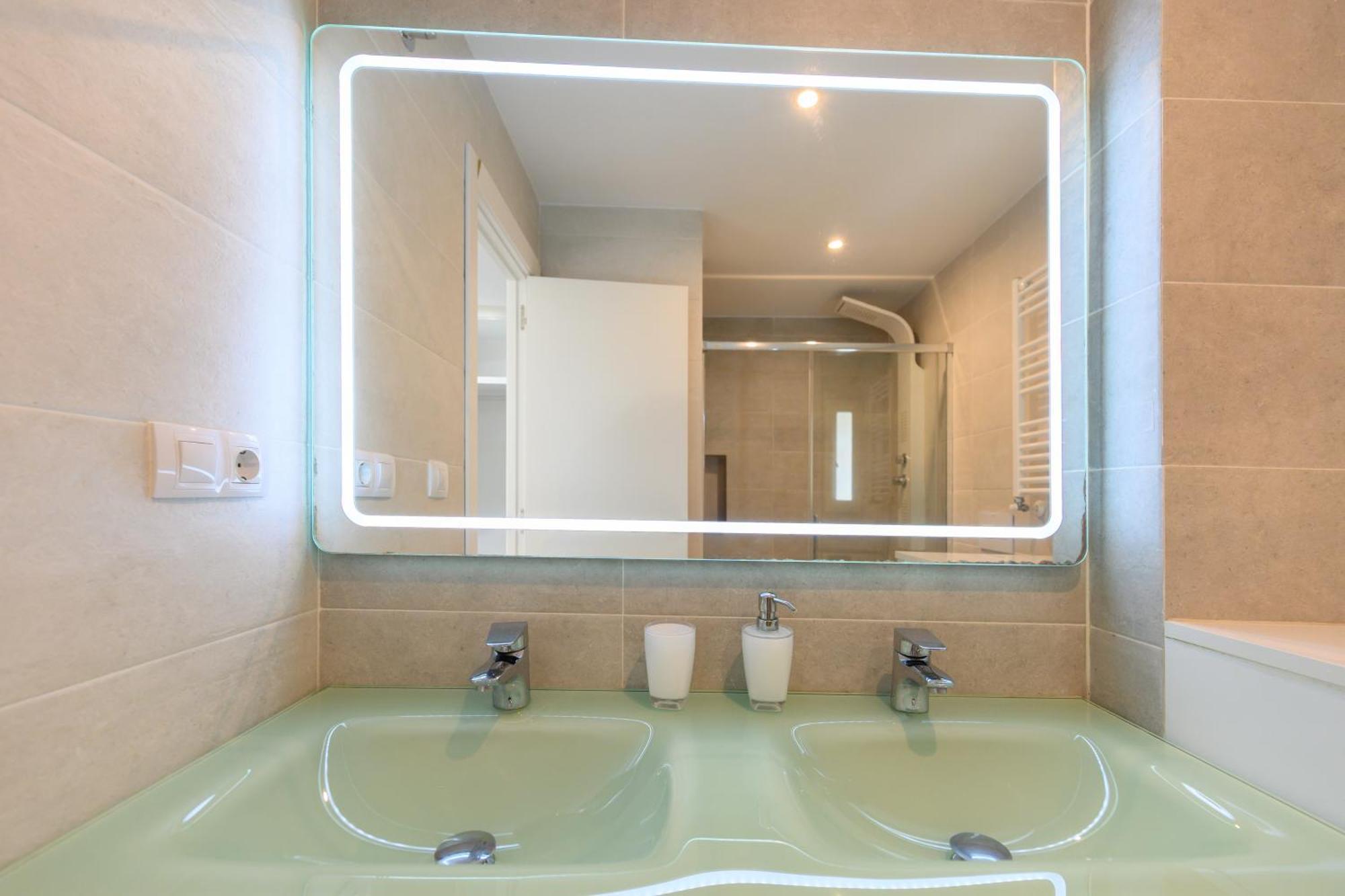 Apartment Perfect Getaway In 1-bedroom Temporary Mpi27613 *