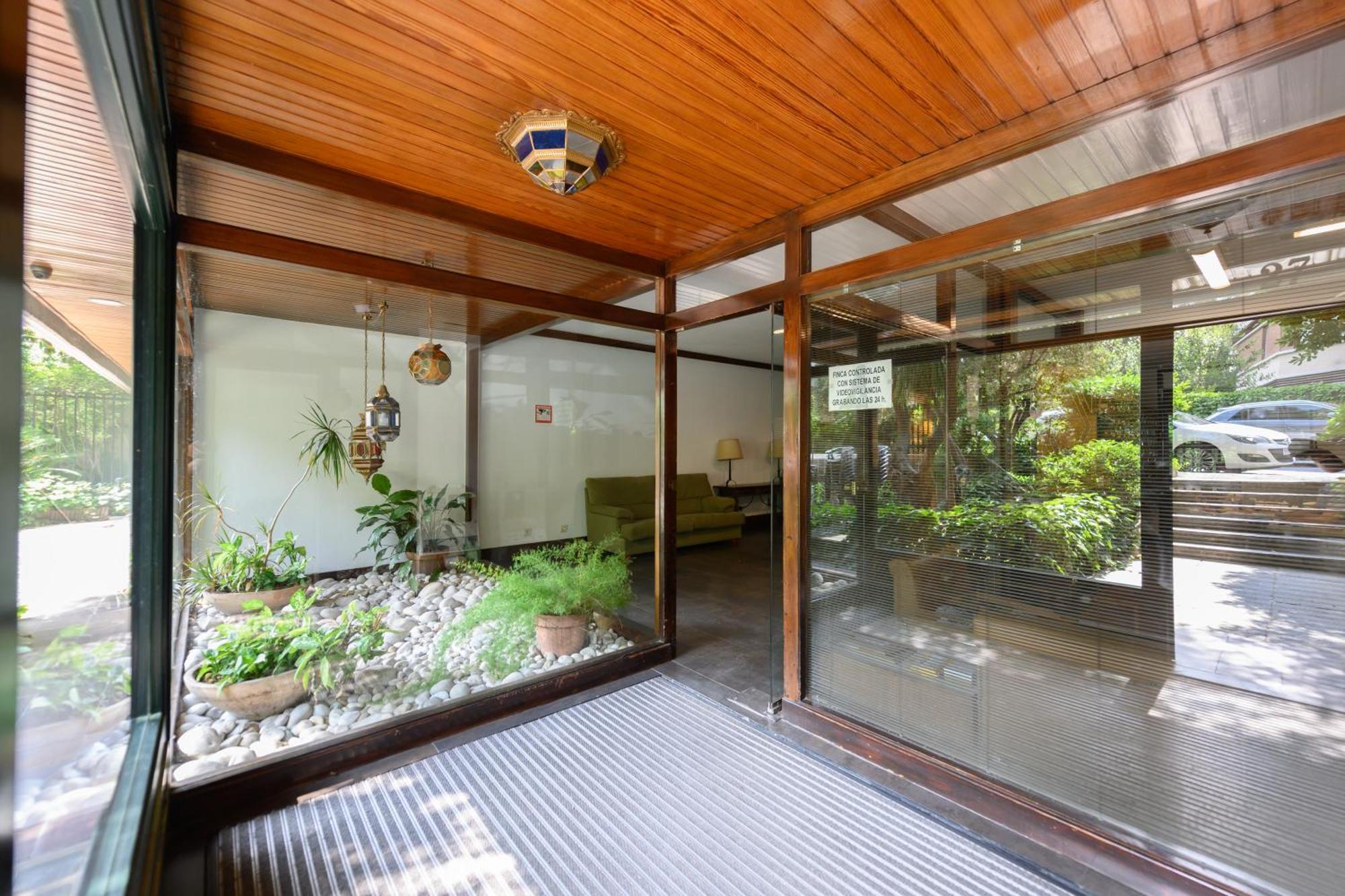Perfect Getaway In 1-bedroom Temporary Mpi27613 Appartement